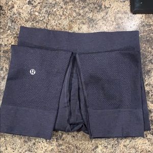 Lululemon navy Capri leggings 26” long. Like new.